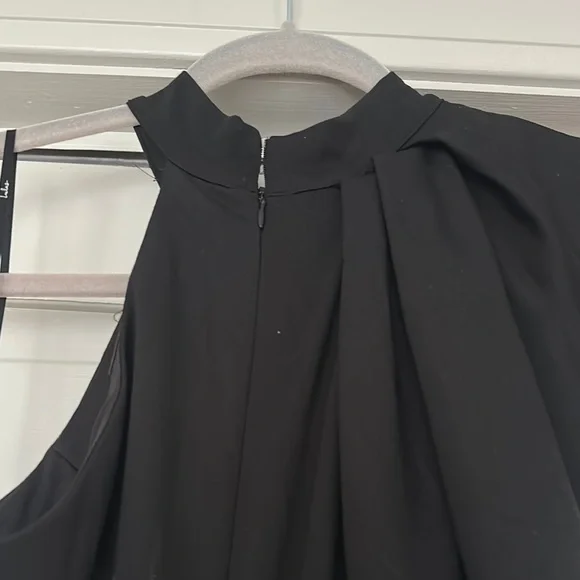 Elegant Black Evening Gown - Picture 4 of 5